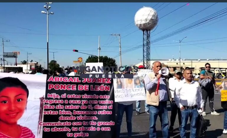 Con bloqueos en vialidades exigen a Fiscalía localizar a 3 menores desaparecidos en Puebla
