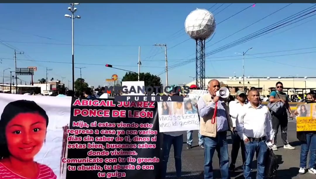 Con bloqueos en vialidades exigen a Fiscalía localizar a 3 menores desaparecidos en Puebla