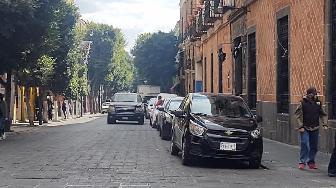 Difieren comerciantes con respecto a los parquímetros en Puebla capital
