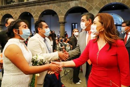 Con celebración de matrimonios gratuitos, gobierno de puebla otorga certeza jurídica a parejas