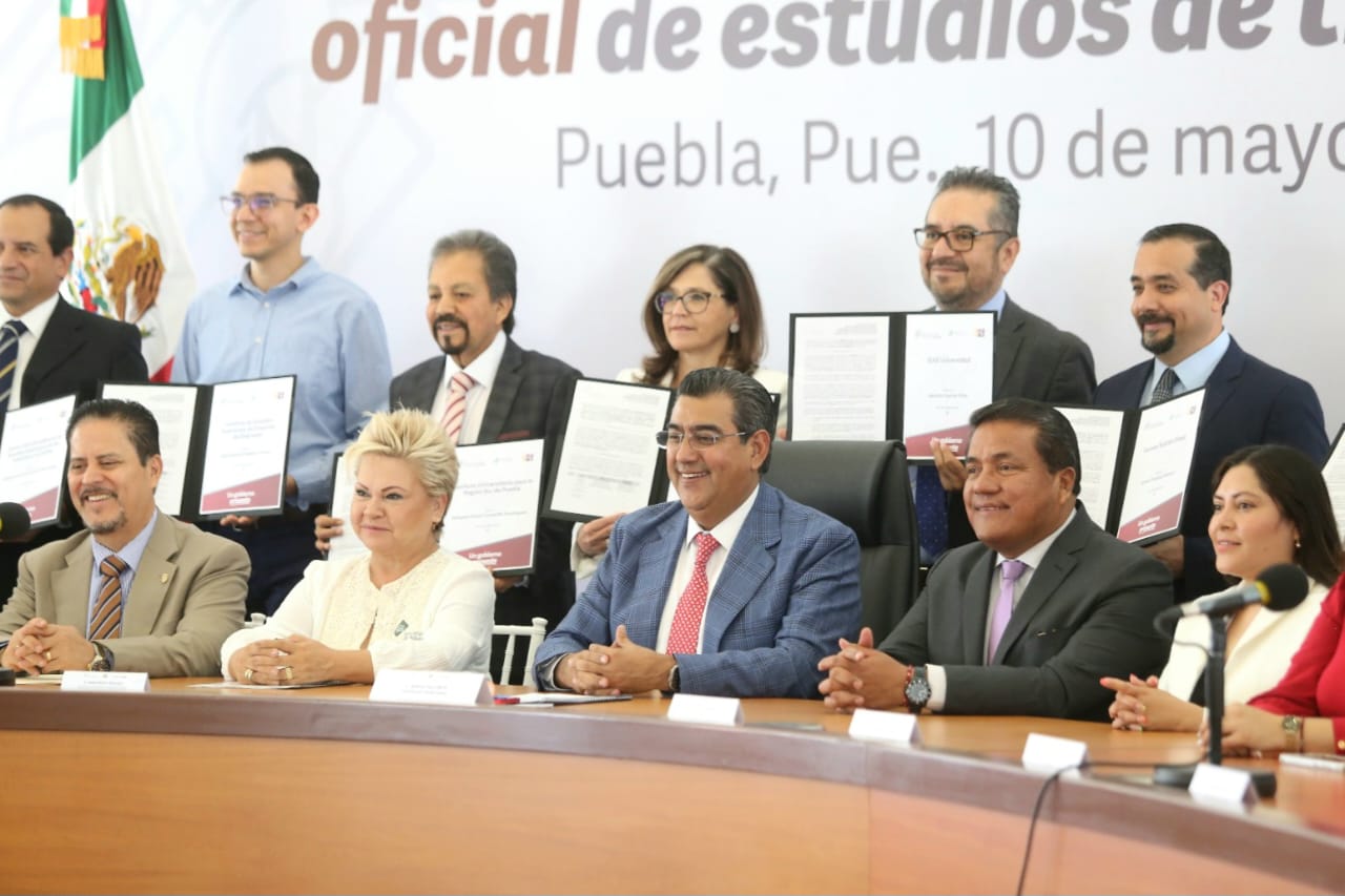 Educación superior en Puebla es base para generar empleos: Sergio Salomón