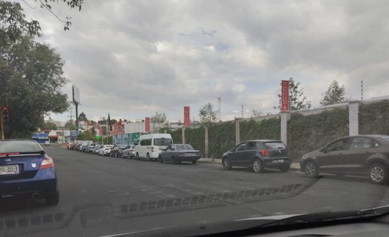 Filas kilométricas para cumplir con verificación vehicular