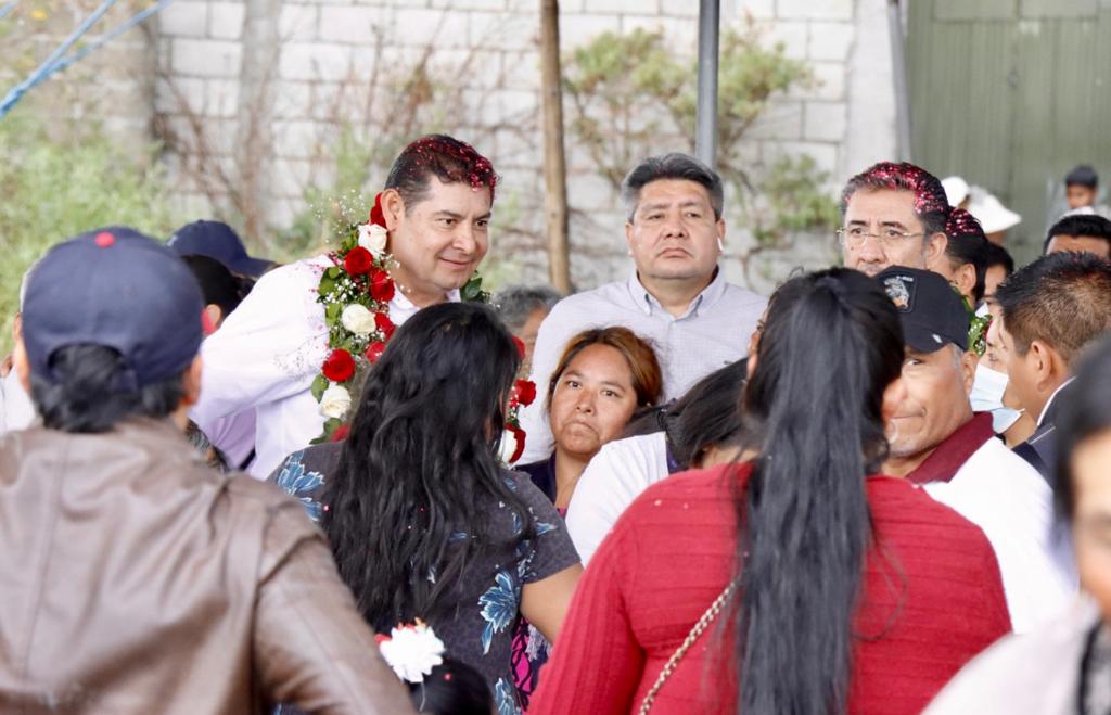 Armenta donó sistema doméstico de captación pluvial en la junta auxiliar La Resurrección
