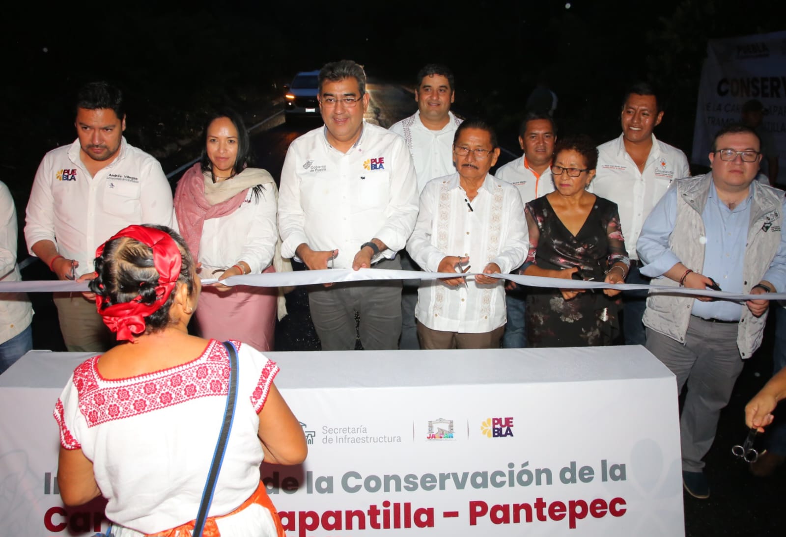 En la Sierra Norte de Puebla, Sergio Salomón entrega obras de impacto social