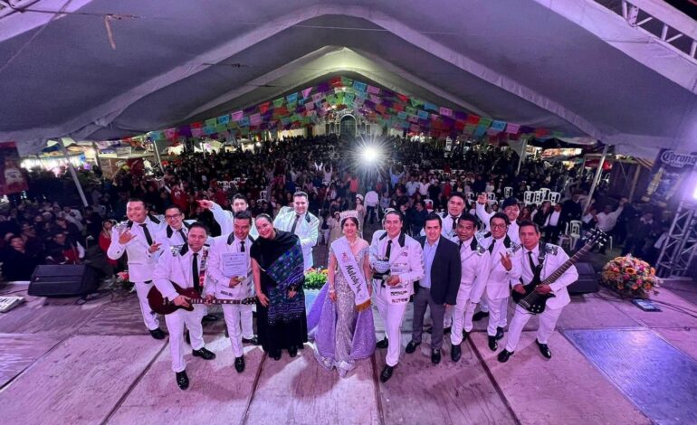 Coronación de Melody, corredor artesanal, artistas y tlacoyos, así inició la fiesta en Chignahuapan (Fotos)
