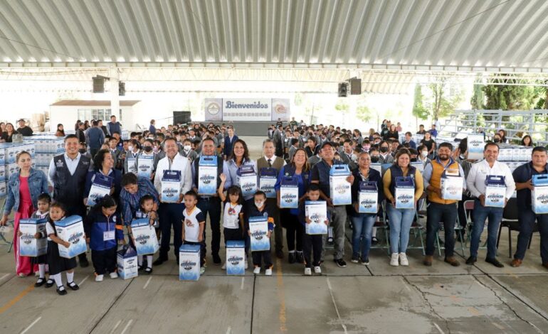 con estos apoyos se busca generar igualdad, para que todos, tanto niñas y niños tengan la oportunidad de seguir estudiando.