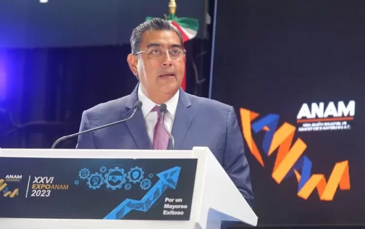 Sergio Salomón expuso que la formalidad en el sector comercial es esencial para combatir la delincuencia.
