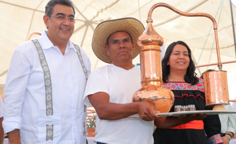 En Huehuetlán el Grande, el mandatario presidió el arranque del proyecto estratégico de Impulso al Agave Mezcalero, con una primera entrega de 564 beneficios