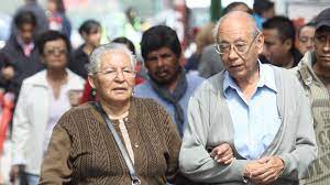 El envejecimiento socio demográfico sufre de una carencia de políticas públicas ya que existen muchas deudas pendientes ya que desde los años 70`S