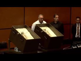 Jaime Maussan presenta "seres no humanos" momificados en Cámara de Diputados