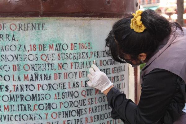 Dan manita de gato a monumentos del Zócalo de Puebla