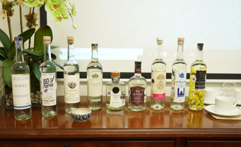 Mezcal poblano llega a NY, gobernador Sergio Salomón impulsa vinculación comercial