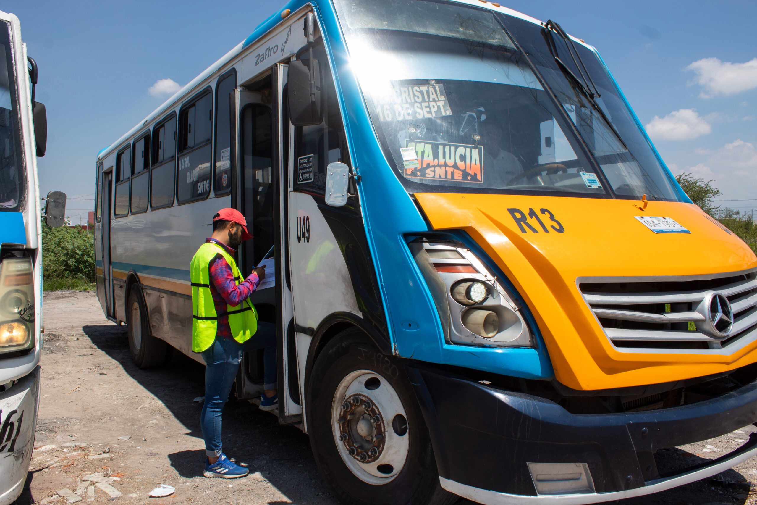 Transporte público aprobó inspección vehicular de la SMT