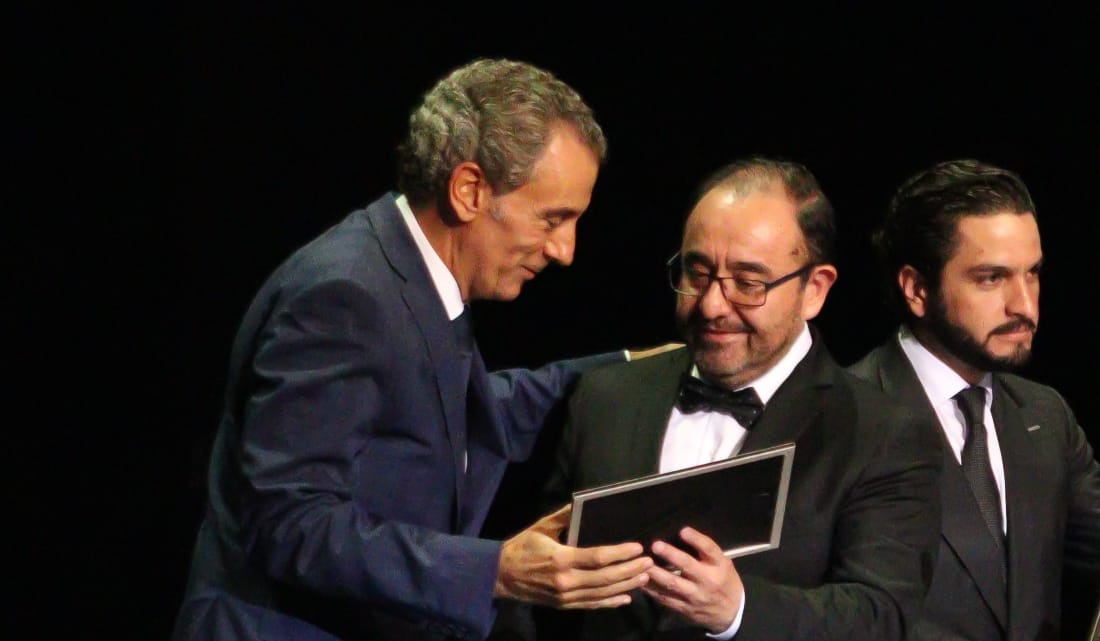 Empresarios entregan reconocimiento a Pepe Chedraui Alam por su aportación a Puebla