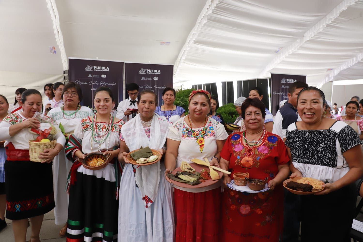 Cocineras tradicionales deleitan con sus recetas en San Andrés Cholula