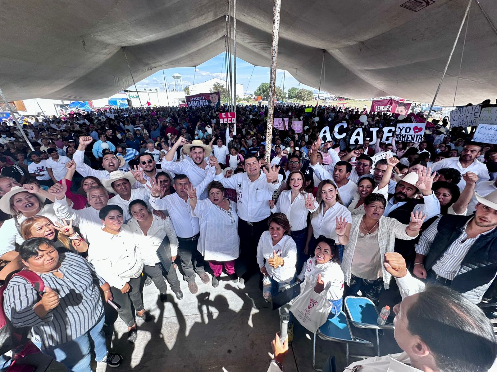 Más de 20 mil comerciantes de Tepeaca reciben a Alejandro Armenta