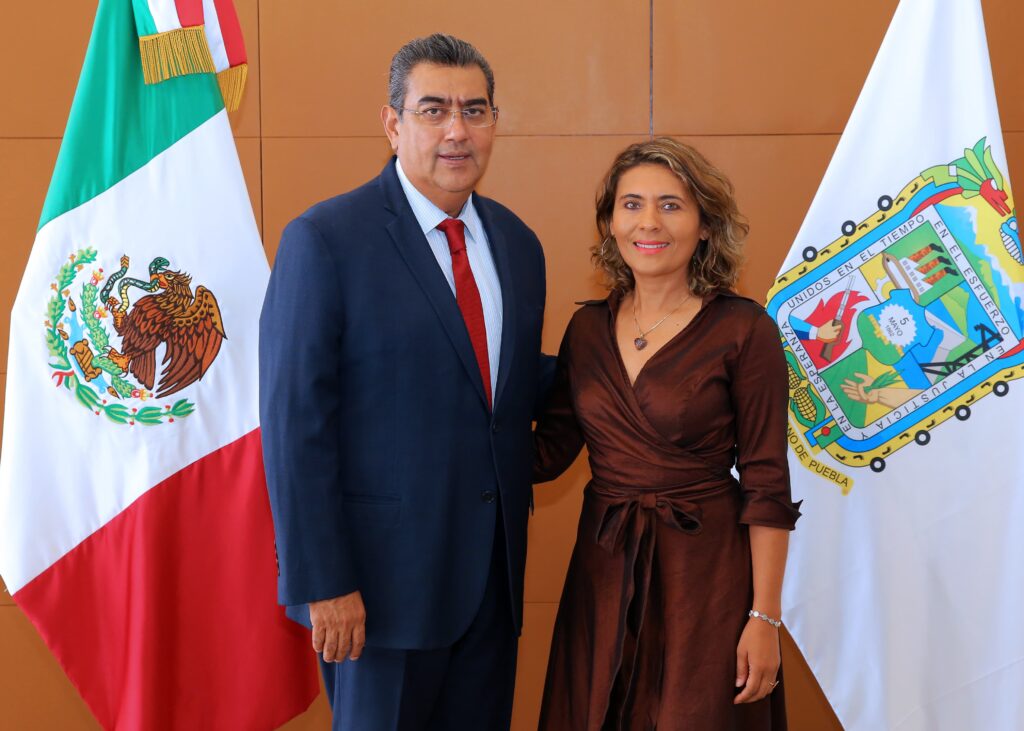 El gobernador Sergio Salomón Céspedes reveló los cambios en el gabinete, en la Secretaría de Bienestar nombró a Elsa María Ruiz Betanzos, mientras que en la Secretaría de Economía Emilio Barrera Novelo es el nuevo titular