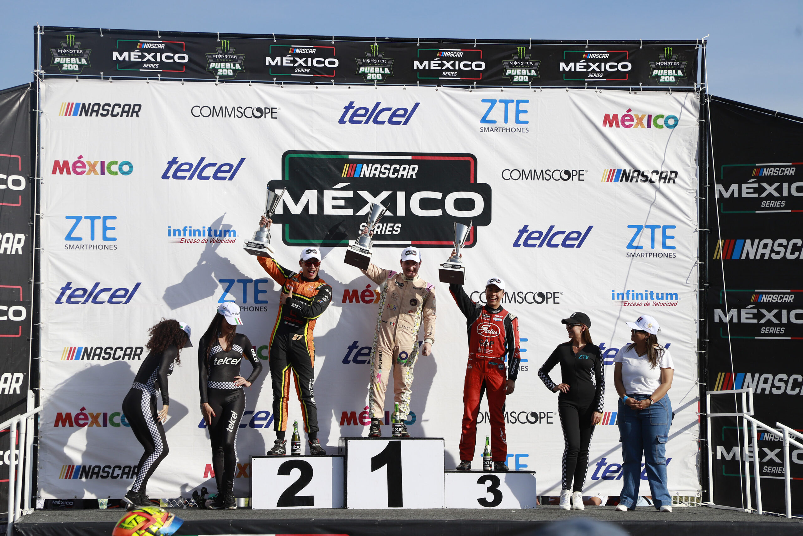 Exitosa semifinal de Nascar en Puebla
