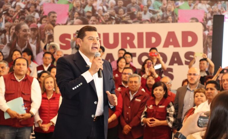 Alejandro Armenta se mantiene como favorito entre los poblanos