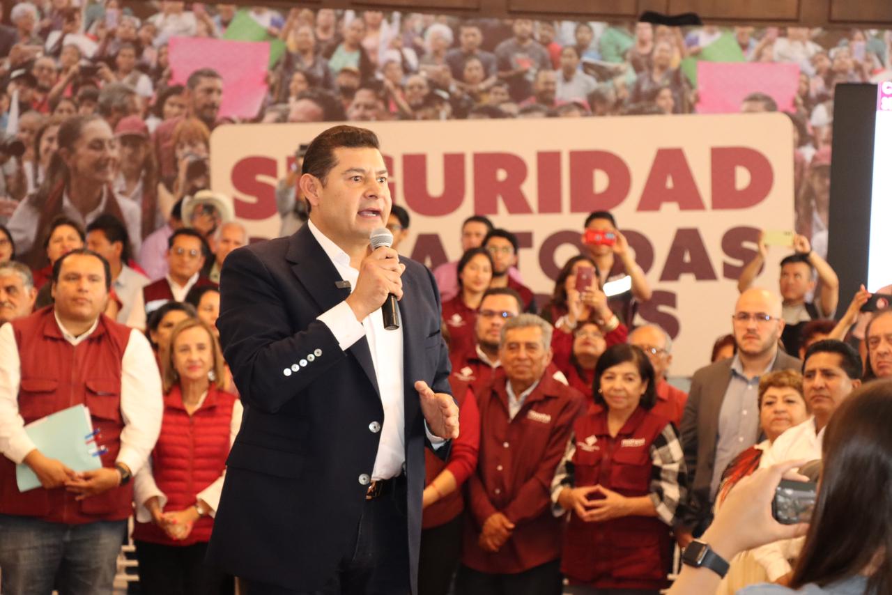 Alejandro Armenta se mantiene como favorito entre los poblanos