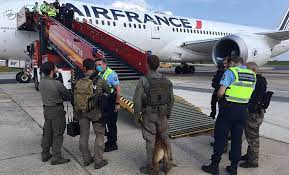 Alerta en Francia: 8 aeropuertos son evacuados por amenazas de bomba