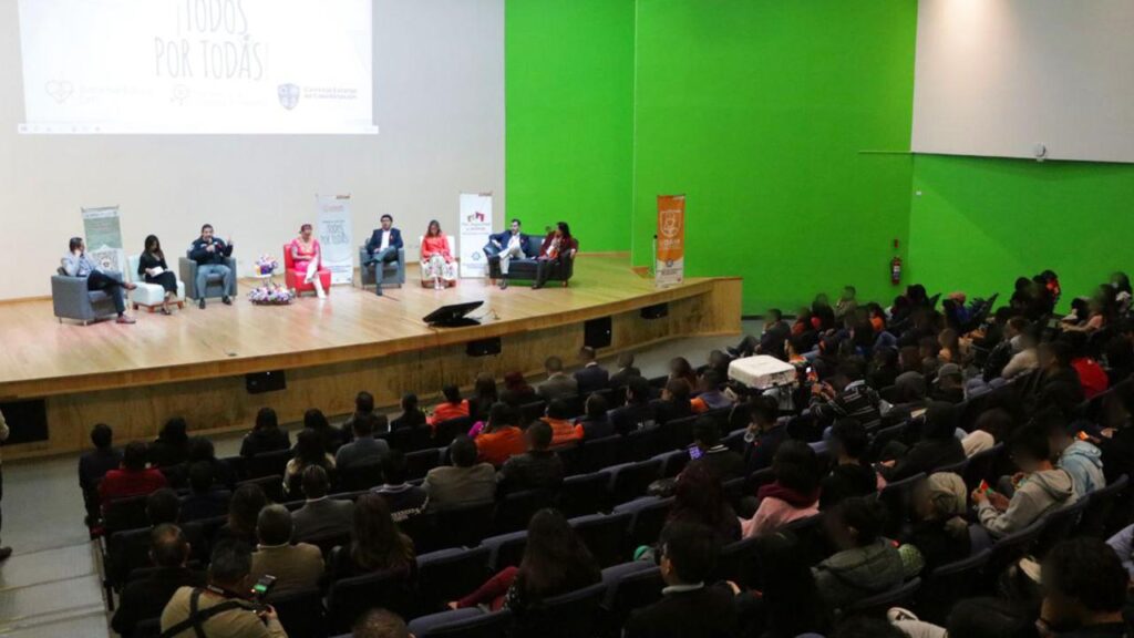 Con la participación de diversos sectores y estudiantes de la máxima casa de estudios, fue desarrollado el foro “Todos por Todas” para el intercambio de experiencias y buenas prácticas.