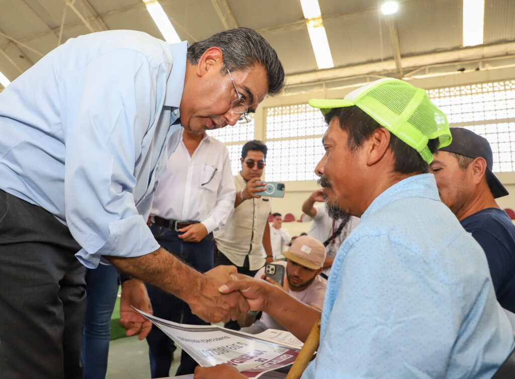 La administración estatal favoreció a 146 familias con apoyos económicos y a 15 con viviendas.