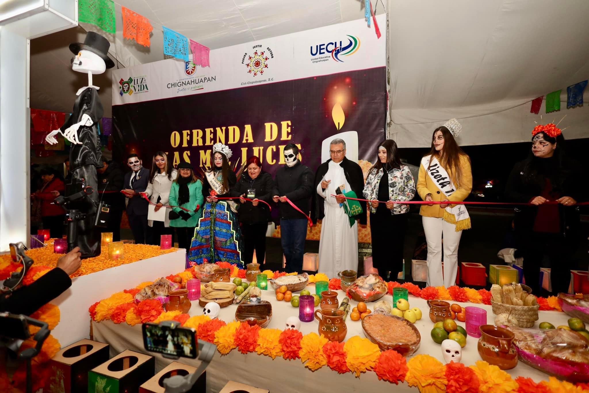 Visitantes y lugareños viven celebraciones de muertos en Chignahuapan