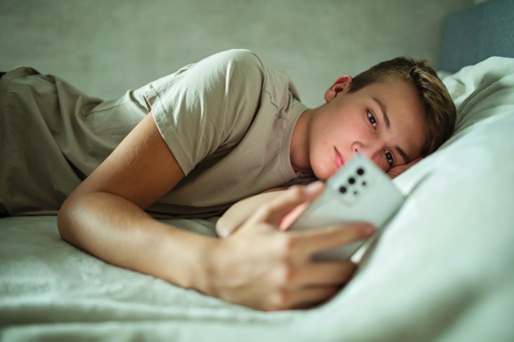 El uso del celular es especialmente malo para el sueño de los adolescentes
