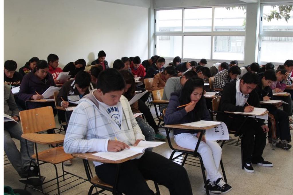México cae en matemáticas, lectura y ciencia en el último informe educativo PISA