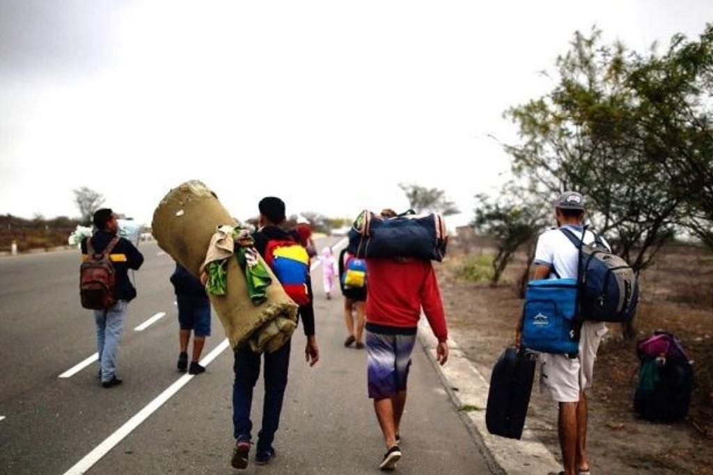 Texas lleva al límite de lo legal su ‘guerra’ contra migrantes: Emite ley para expulsarlos de EU