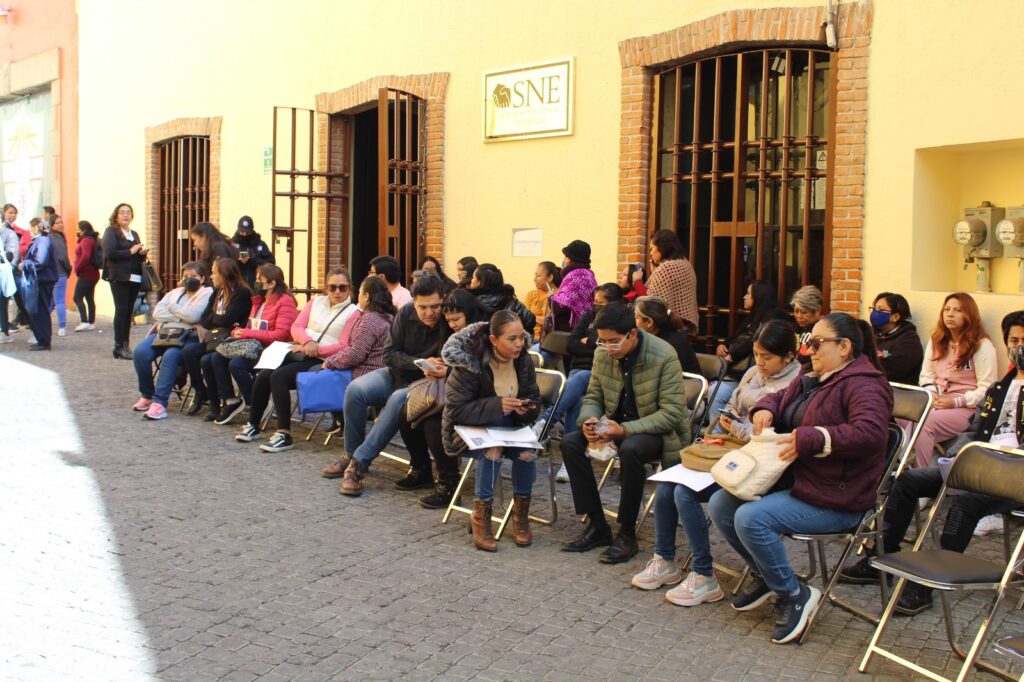 A través de la Secretaría de Trabajo, la administración estatal benefició a más de mil 500 personas que se capacitaron en 126 diferentes cursos y talleres.