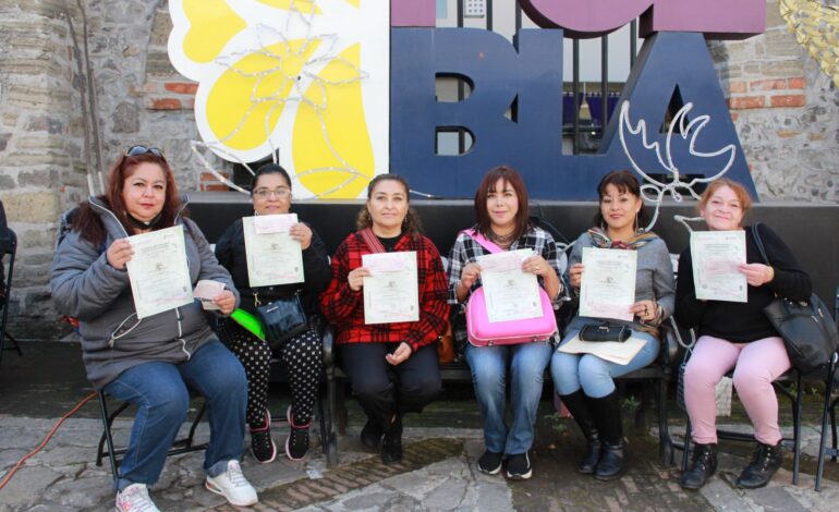 Entrega gobierno de Puebla becas de Capacitación para el Empleo