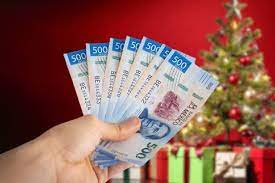 Elabora un presupuesto, no te dejes llevar por las compras por impulso y reserva una parte de tu aguinaldo para los gastos del Año Nuevo: impuestos y deuda.