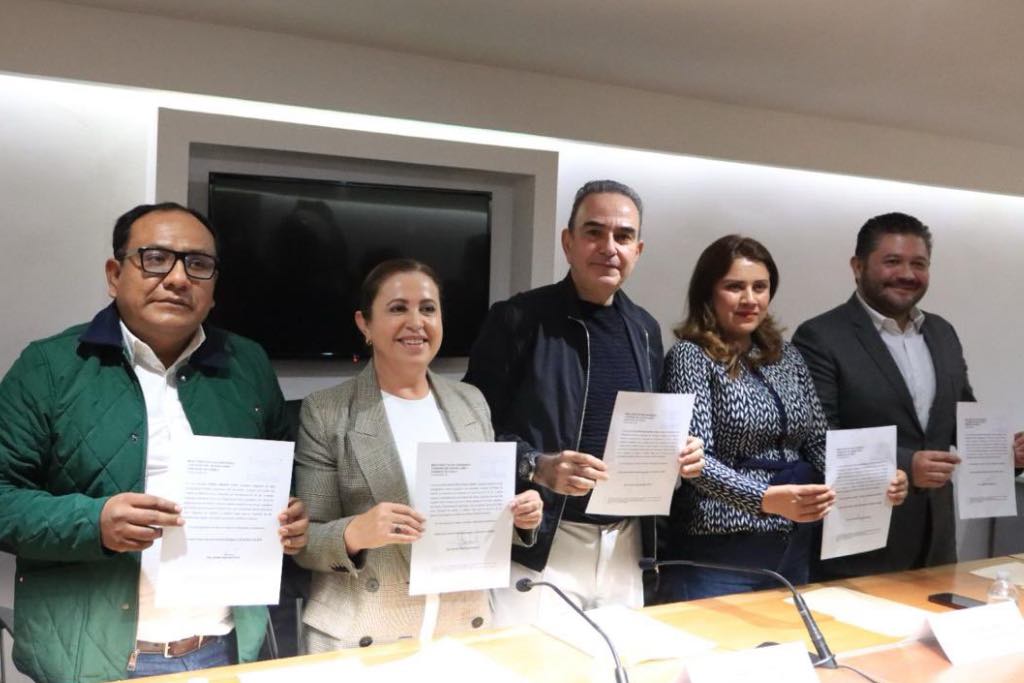 Diputados Priistas abandonan su partido