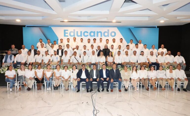 Reconoce Armenta a maestros porque son elementales en la transformación humana