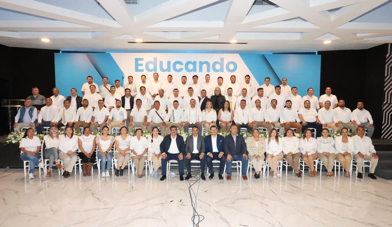 Reconoce Armenta a maestros porque son elementales en la transformación humana