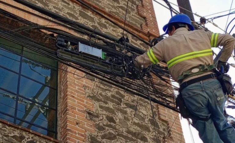 Ayuntamiento de Puebla realiza supervisión y retiro del cableado en la ciudad.