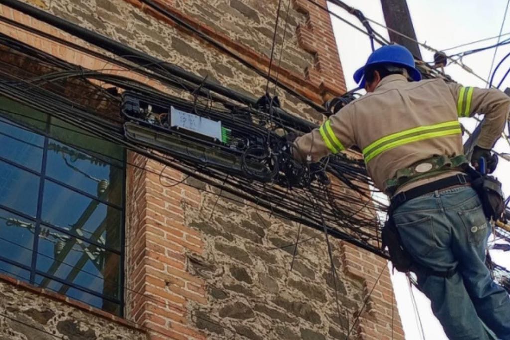 Ayuntamiento de Puebla realiza supervisión y retiro del cableado en la ciudad.