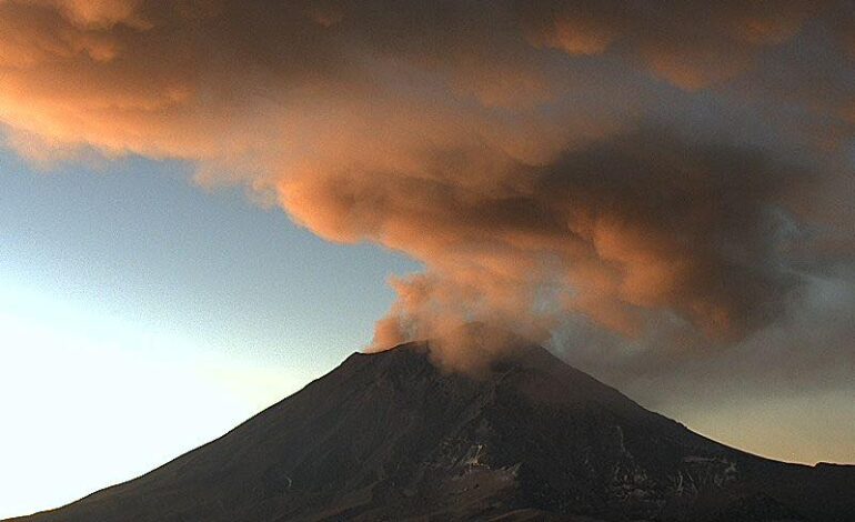 Popocatépetl ‘sorprende’ con fumarola: ¿Qué zonas de CDMX prevén caída de ceniza?