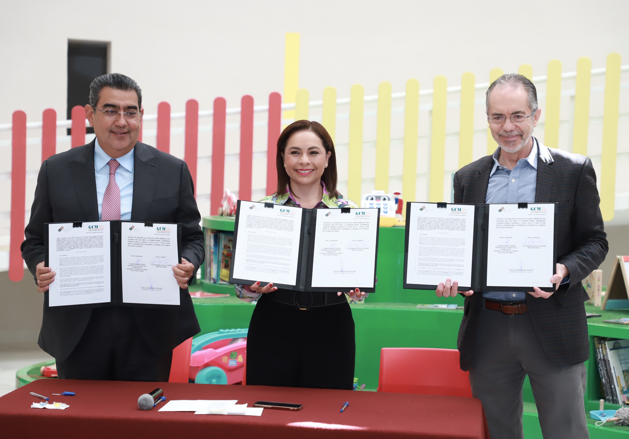Granjas Carroll donará 250 kg de carne semanalmente al DIF estatal