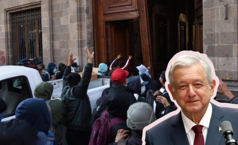 Normalistas de Ayotzinapa lamentan indiferencia de AMLO