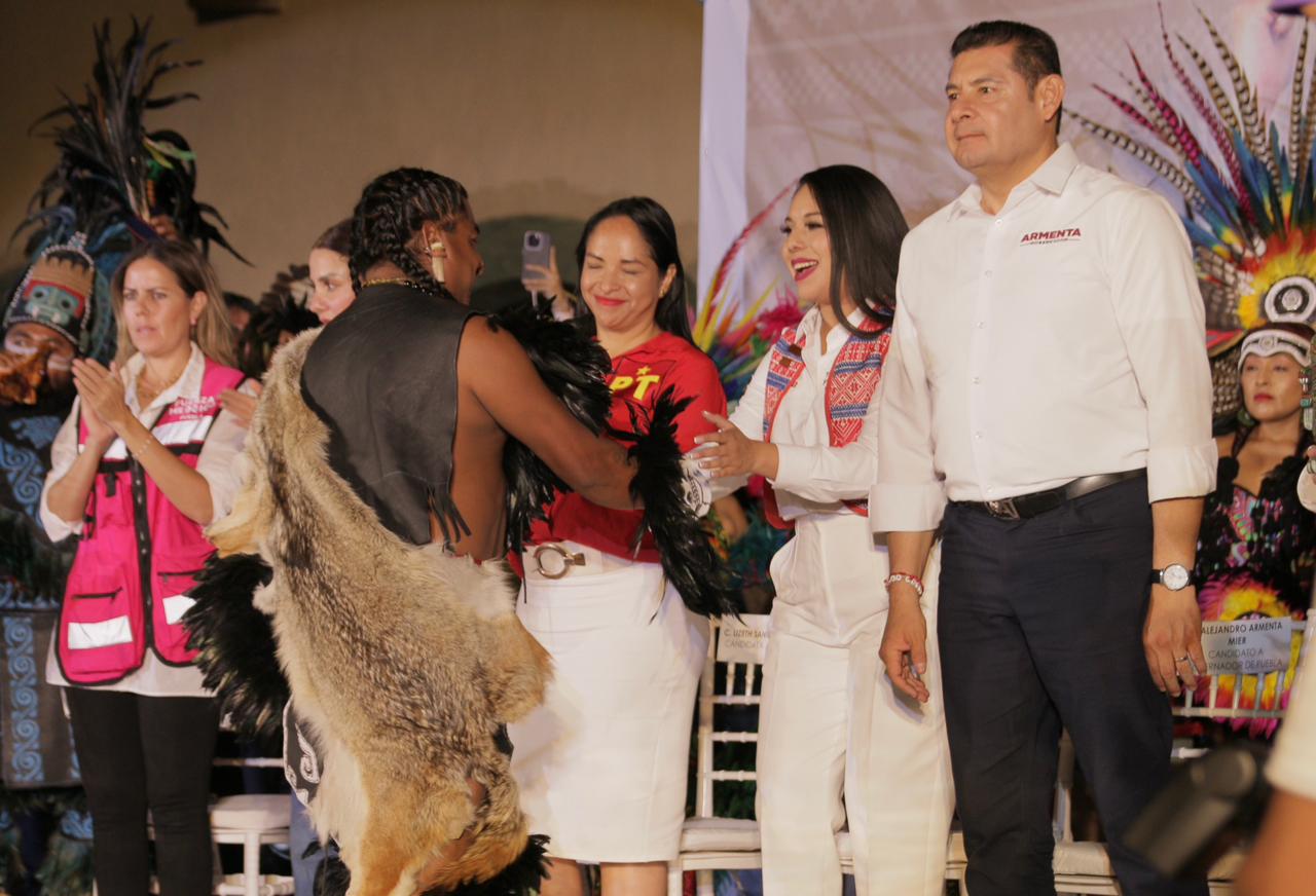 Ante más de 3 mil cholultecas Tonantzin Fernández arranca campaña por San Pedro Cholula