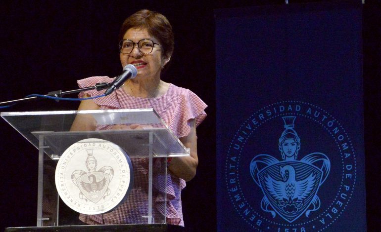 Rectora Lilia Cedillo Ramírez asiste a graduación de 266 egresados de Medicina