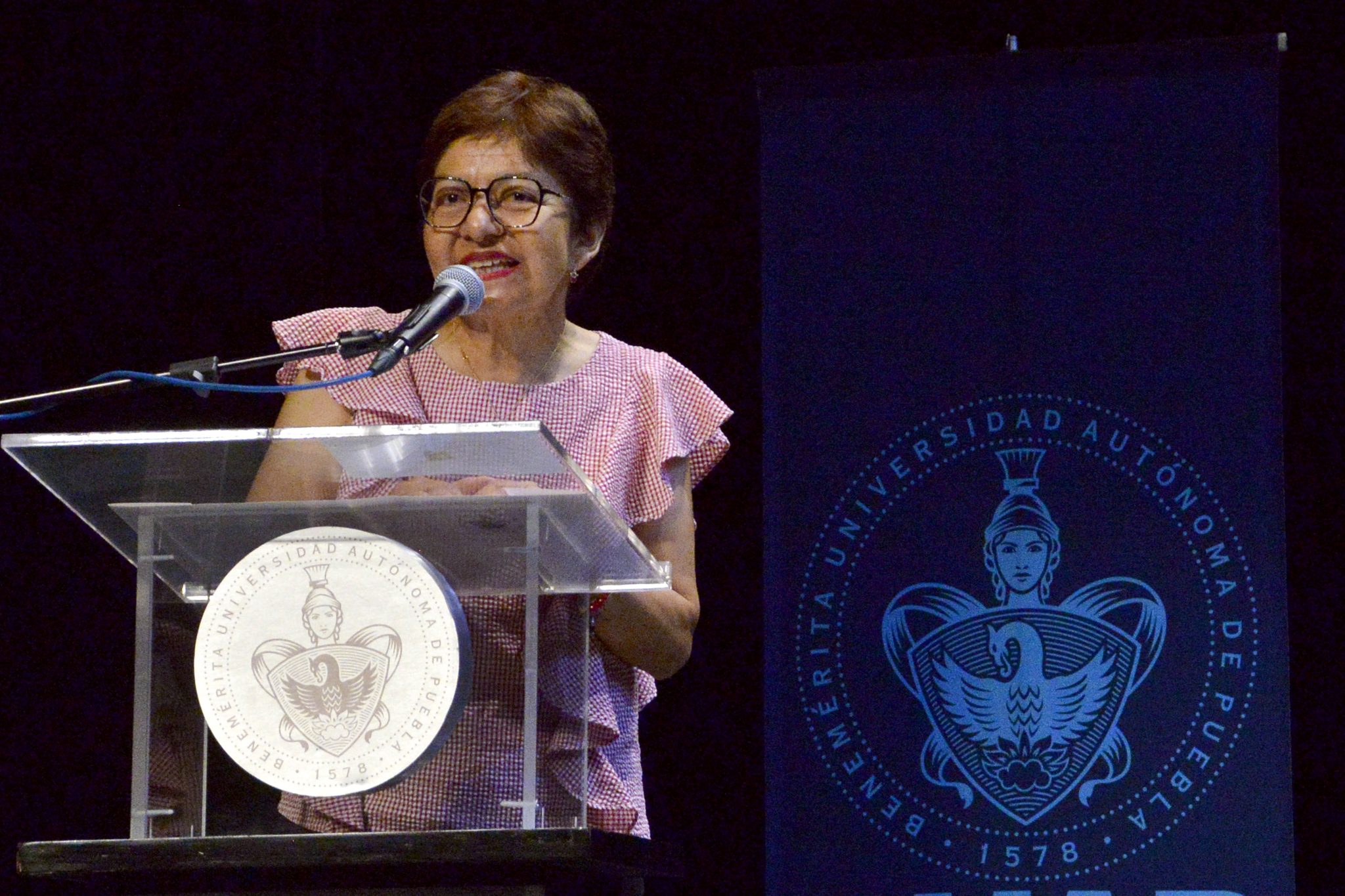 Rectora Lilia Cedillo Ramírez asiste a graduación de 266 egresados de Medicina