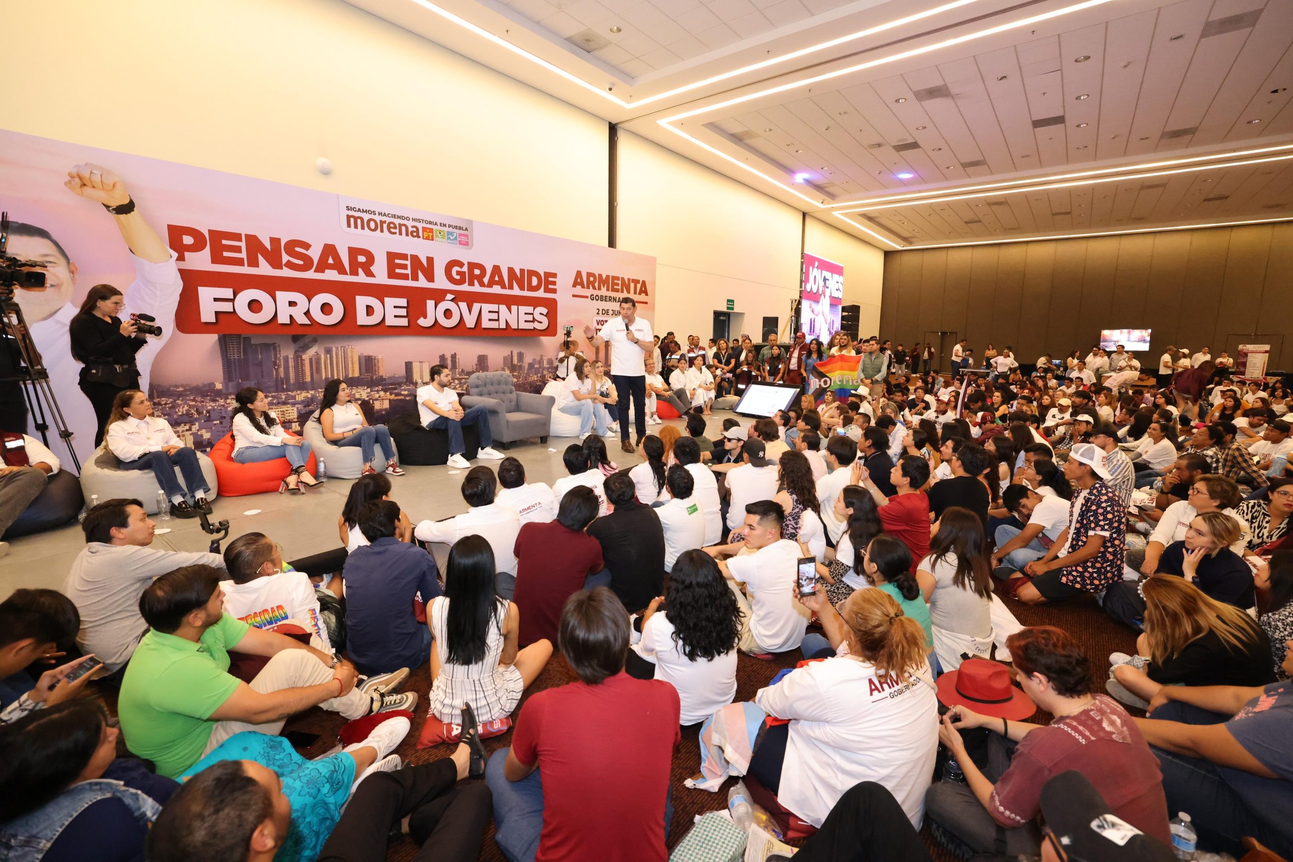 Armenta presenta programas dirigidos a jóvenes universitarios