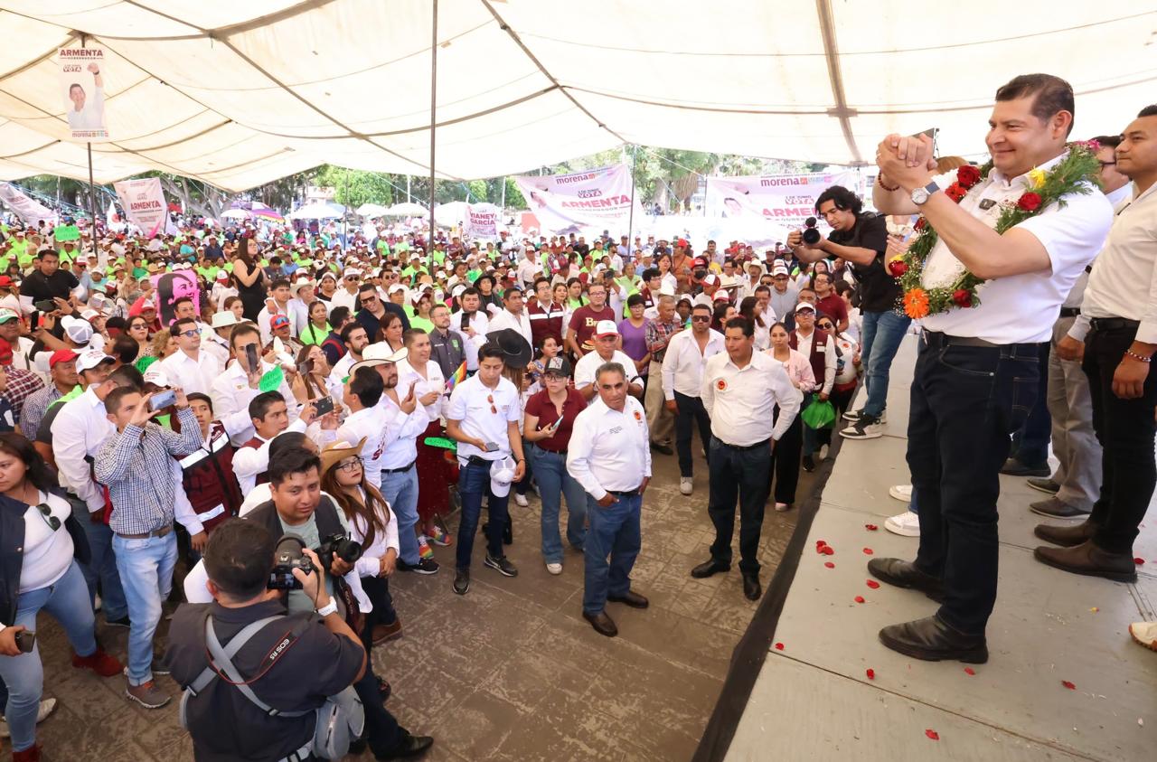 Los migrantes son base para el desarrollo de Puebla: Alejandro Armenta