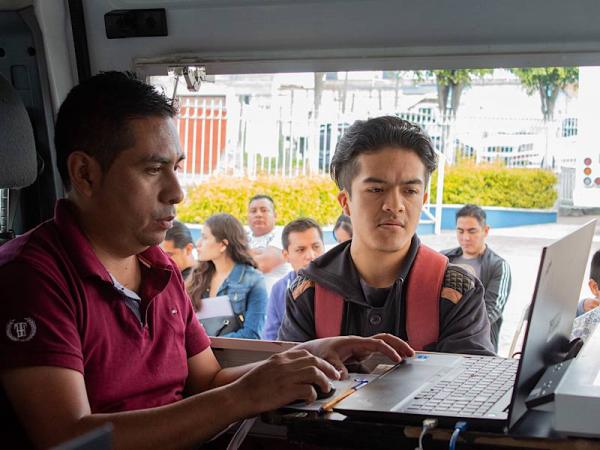 Mediante Unidades Móviles, gobierno estatal expide más de 3 mil licencias particulares