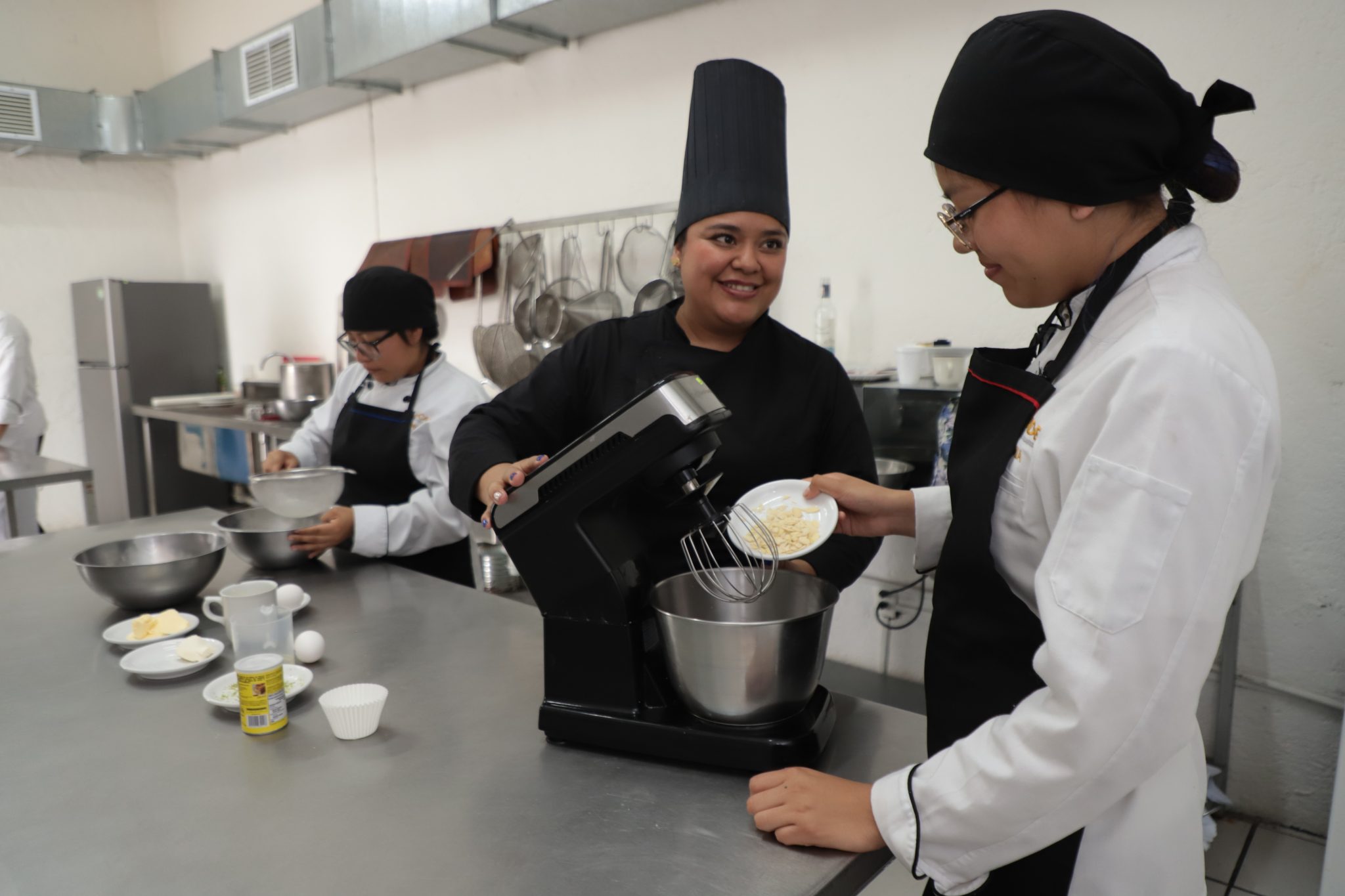 Ofrece SEDIF oferta educativa en Gastronomía, Diseño de Modas y Estilismo