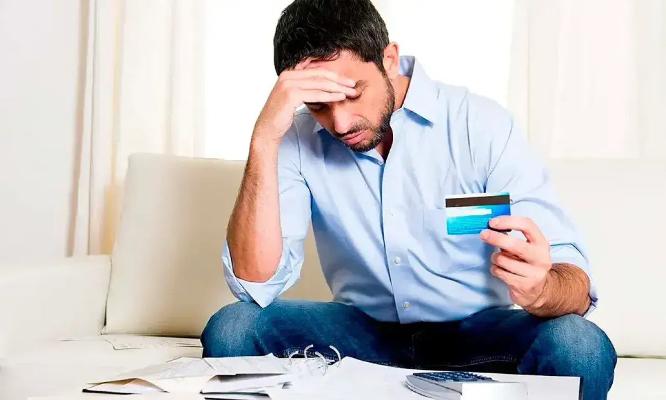Estrés financiero: La razón de los dolores de cabeza e insomnio de muchos trabajadores